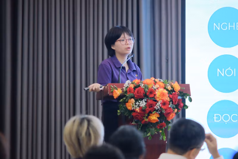 Đúng với tinh thần 'kết nối', Hội nghị đã được lắng nghe các báo cáo khảo sát nhu cầu, báo cáo thẩm định chương trình đào tạo, các ý kiến góp ý, đề xuất từ các đối tượng liên quan. Kết nối nhu cầu, năng lực tiếng Anh của các startup, giảng viên và sinh viên