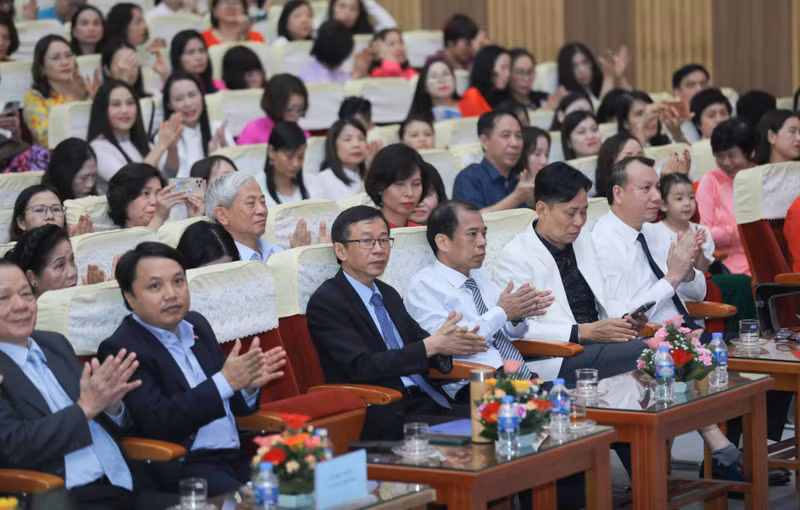 Kỷ niệm 40 năm Khoa Giáo dục Tiểu học: Những giấc mơ trên mây