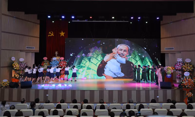 Kỷ niệm 40 năm Khoa Giáo dục Tiểu học: Những giấc mơ trên mây