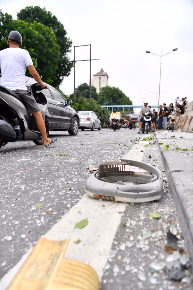 Nổ lớn tại phố Yên Phụ, nhiều người dân hoảng loạn