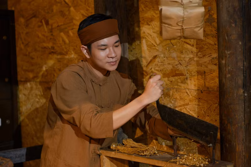 Phố nghề Lãn Ông hiện là một trong những điểm đến hấp dẫn cho người dân Thủ đô và du khách trong và ngoài nước, góp phần vào quảng bá hình ảnh nhằm bảo tồn và phát huy các giá trị di sản. Tái hiện không gian của gia đình lương y làm nghề thuốc đông y truyền thống