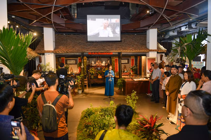 Nhân kỷ niệm 49 năm ngày Giải phóng Miền Nam thống nhất đất nước (30/4/1975 - 30/4/2024) và 138 năm Ngày Quốc tế Lao động (01/5/1886 - 01/5/2024); 70 năm chiến thắng Điện Biên Phủ (07/5/1954 – 07/5/2024). Tái hiện không gian của gia đình lương y làm nghề thuốc đông y truyền thống