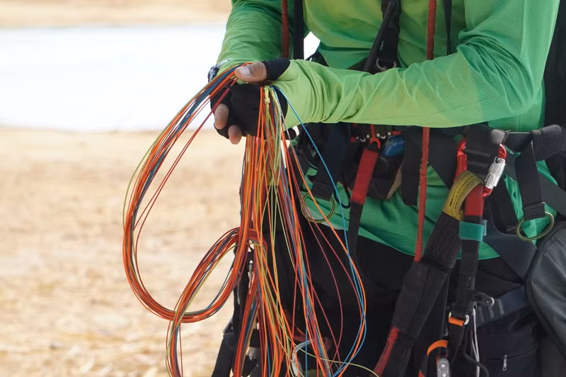 130 phi công thi bay dù lượn ở huyện biên giới tỉnh Kon Tum