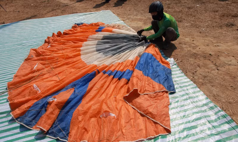 130 phi công thi bay dù lượn ở huyện biên giới tỉnh Kon Tum