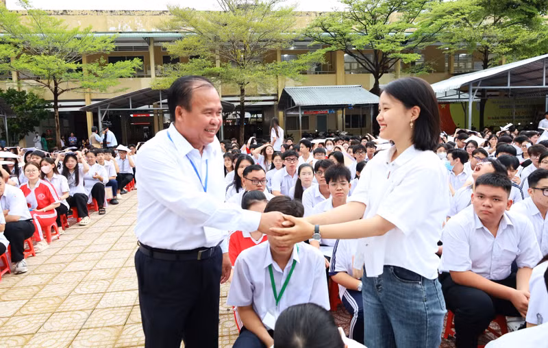 dong-vien-thi-sinh-2.jpg