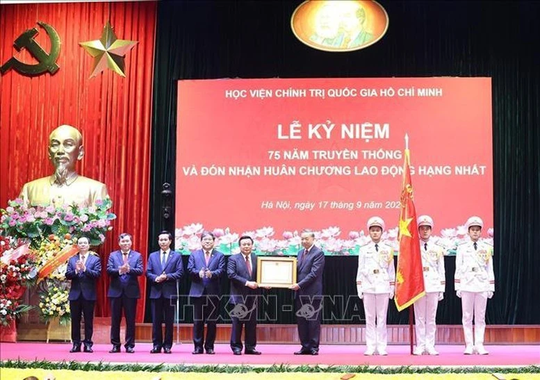trao-huan-chuong-1726565680310-1726565680441752194255.jpg