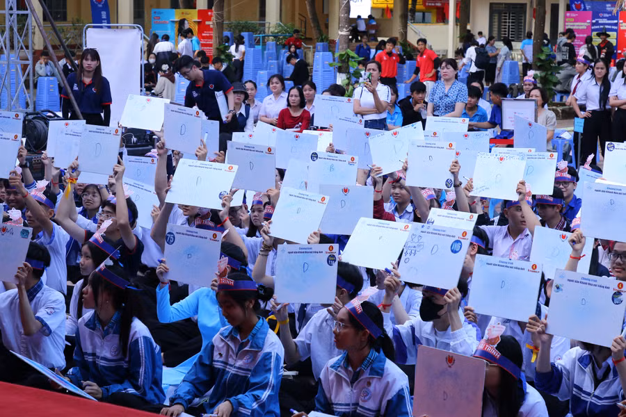 a1-vong-chung-ket-cuoc-thi-quy-tu-100-hoc-sinh-xuat-sac-den-tu-cac-truong-thpt-tren-dia-ban-tinh-dak-lak-110.jpg