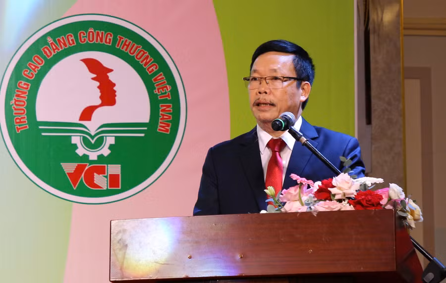 PGS.TS Nguyễn Thành Vinh phát biểu khai giảng năm học 2026-2027. gs-vinh.jpg