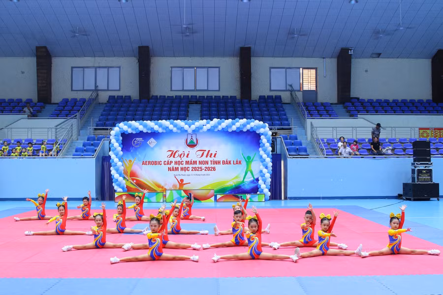 Tiết mục khai màn Hội thi Aerobic mầm non khu vực phía Tây Đắk Lắk. (Ảnh: TH)
