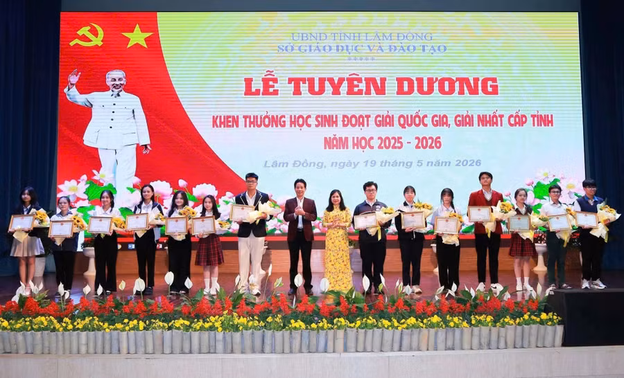 anh-3-nhieu-hoc-sinh-nha-truong-dat-thanh-tich-cao-tai-ky-thi-hoc-sinh-gioi-cap-tinh.jpg