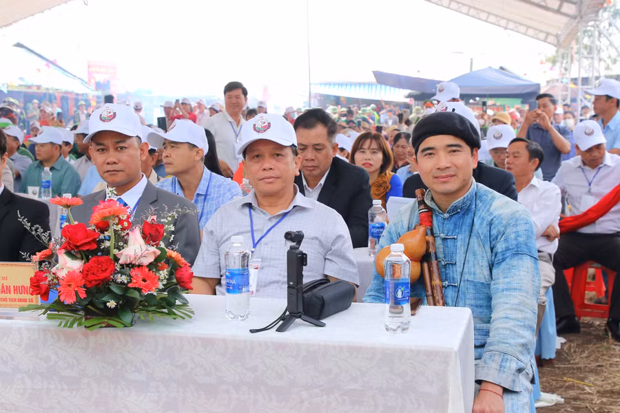 a3-ong-nguyen-xuan-hung-chu-tich-ubnd-xa-ea-kly.jpg