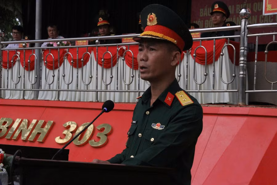a2-trung-ta-nguyen-thanh-binh-bi-thu-dang-uy-chinh-tri-vien-tieu-doan-303-phat-bieu-trong-buoi-bau-cu.jpg