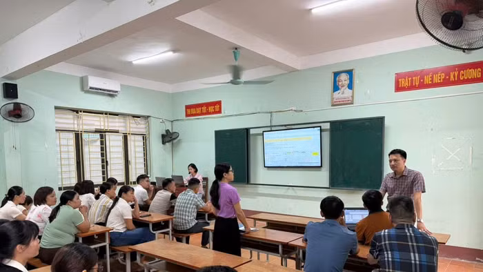 Giáo viên Tuyên Quang được bồi dưỡng kỹ năng gắn với thực tiễn giảng dạy.