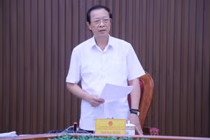 Thứ trưởng Bộ GD&ĐT Phạm Ngọc Thưởng và Đoàn kiểm tra làm việc với Ban chỉ đạo Kỳ thi tốt nghiệp THPT 2025 của tỉnh Quảng Ngãi.