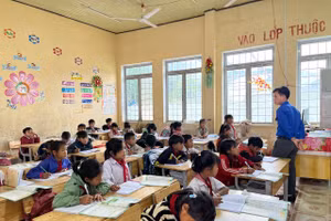 Lớp học ở Trường phổ thông dân tộc bán trú Tiểu học & THCS Mường Hoong. 