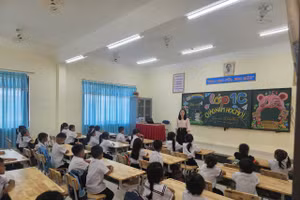 Bên trong lớp học của Trường Phổ thông nội trú Tiểu học & THCS Dục Nông (xã tỉnh Quảng Ngãi).