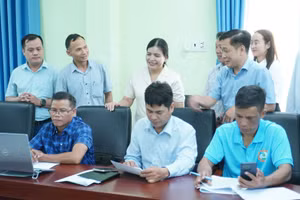 Bà Y Ngọc, Phó Chủ tịch Thường trực UBND tỉnh Quảng Ngãi, động viên học viên lớp Trung cấp Bảo vệ thực vật. Ảnh: Cổng TTĐT Quảng Ngãi