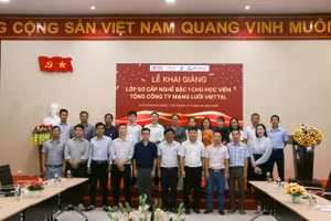Khai giảng lớp học.