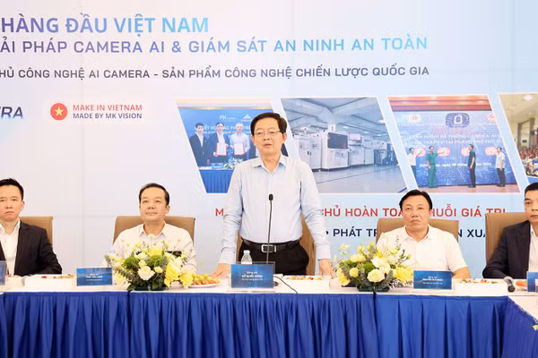 Phó Thủ tướng Hồ Quốc Dũng phát biểu tại buổi làm việc.