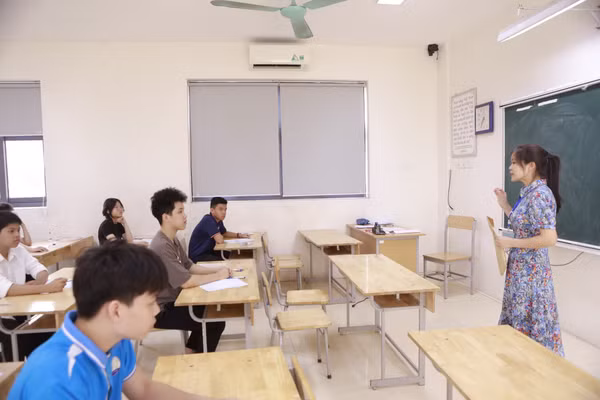Hình ảnh tại Hội đồng coi thi Trường THPT Chuyên Vĩnh Phúc.