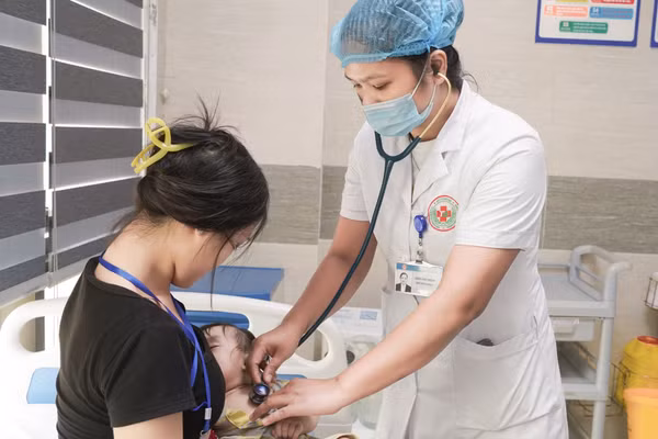 Bác sĩ khuyến cáo khi bị rắn, rết cắn cần đưa đến cơ sở y tế để được xử lý. Ảnh: TTYT khu vực Thanh Sơn