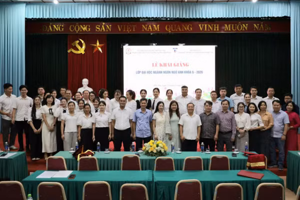 Lớp đại học ngành Ngôn ngữ Anh Khóa 6 - năm 2026 có 163 tân sinh viên học tại TT GDTX Vĩnh Phúc.