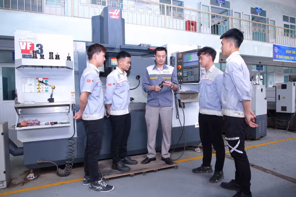 Hoạt động đào tạo nghề tại Trường CĐ Cơ khí Nông nghiệp.