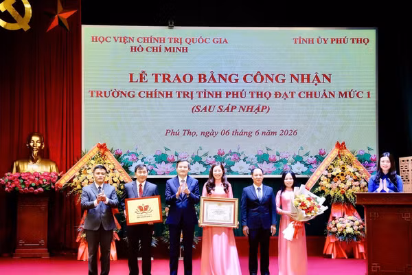 Trường Chính trị tỉnh Phú Thọ đón chuẩn mức 1 sau sáp nhập.