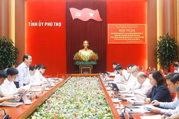 Quang cảnh buổi làm việc.
