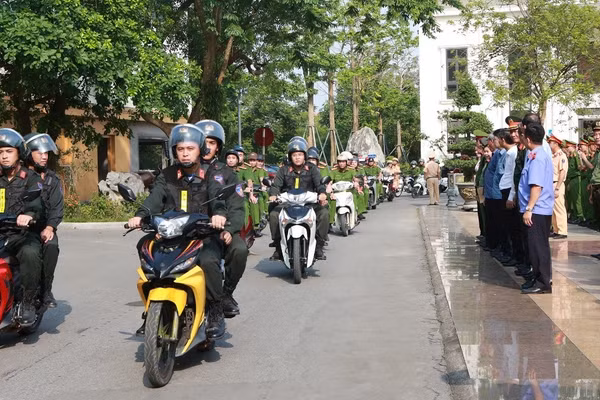 Công an Phú Thọ đồng loạt ra quân trấn áp tội phạm về ma túy. Ảnh: Ngọc Kiên