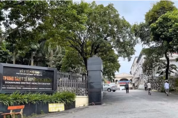 Cổng Trung tâm Y tế khu vực Đoan Hùng.