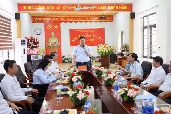 Ông Trần Duy Đông - Chủ tịch UBND tỉnh Phú Thọ phát biểu tại buổi kiểm tra tại Trường TH Vĩnh Yên.