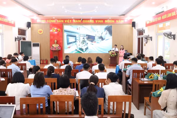 Màn hình LED thay thế máy chiếu tại các lớp học của Trường Chính trị tỉnh Phú Thọ.
