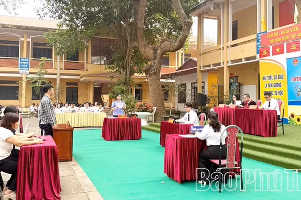 Quang cảnh phiên tòa giả định. Ảnh: Báo PT