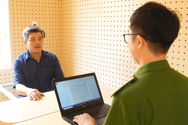 Nguyễn Khắc Hồng tại cơ quan Công an. Ảnh: CA Phú Thọ