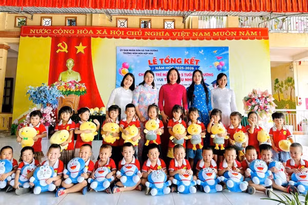Chất lượng chăm sóc, giáo dục trẻ làm nên thương hiệu Trường MN Hợp Hòa.