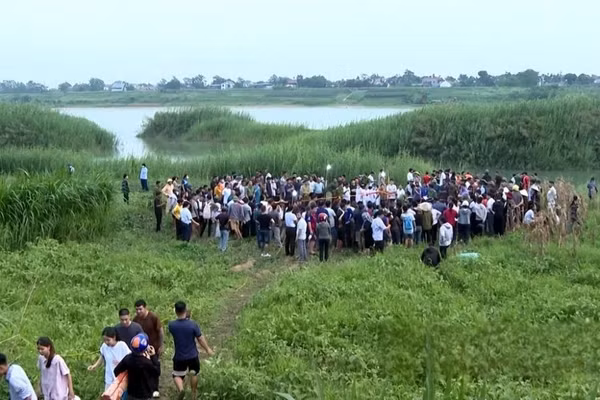 Hiện trường vụ đuối nước thương tâm tại khu vực ven sông Lô (xã Sông Lô) ngày 18/5/2026.