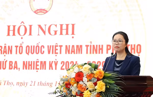 Bà Bùi Thị Minh – Phó Bí thư Tỉnh uỷ, Chủ tịch Uỷ ban MTTQ Việt Nam tỉnh Phú Thọ.