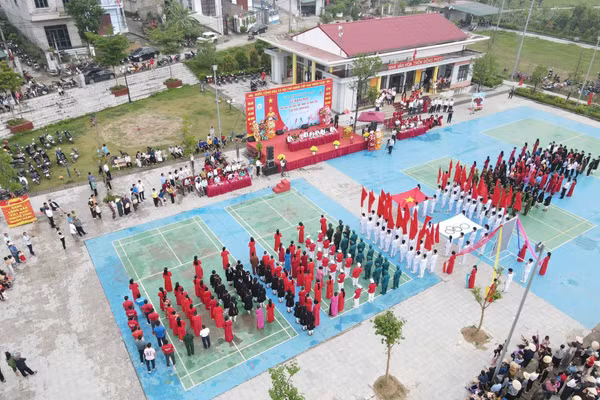 Lễ khai mạc đại hội Thể dục thể thao xã Đạo Trù được tổ chức tại nhà văn hóa thôn Đồng Pheo.