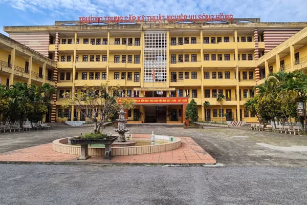 Trường Trung cấp Kỹ thuật - Nghiệp vụ Sông Hồng.