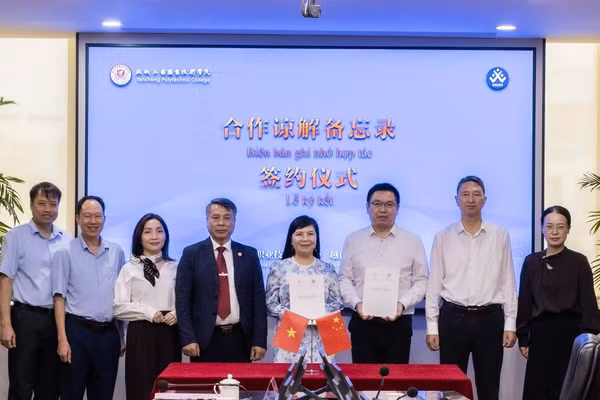 Trường CĐ Cơ khí nông nghiệp ký Thỏa thuận hợp tác chiến lược với Trường CĐ Công nghiệp Kỹ thuật Diêm Thành.