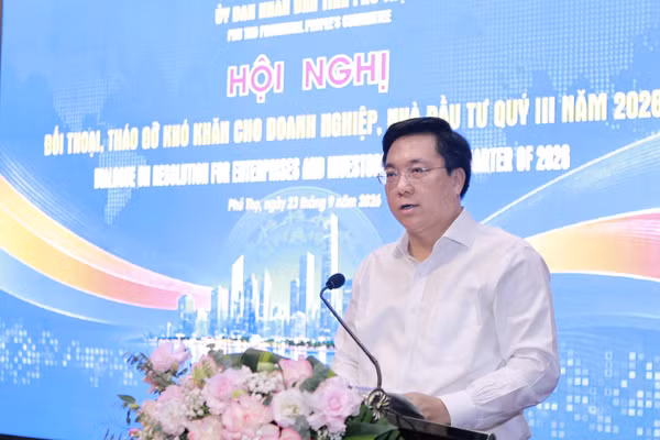 Chủ tịch UBND tỉnh Phú Thọ Trần Duy Đông phát biểu tại hội nghị.