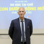 Giao lưu trực tuyến: “Du học tại chỗ: Con đường rộng mở” ảnh 3 Ông Tony Summers