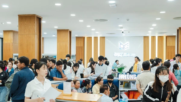 Tân sinh viên nhập học tại Trường Đại học Công Thương TPHCM, tháng 9/2025. Ảnh: NTCC