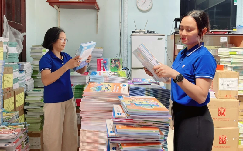 Chế độ phụ cấp độc hại cho nhân viên trường học?