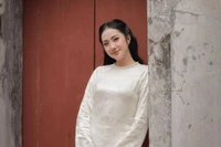 Hoa hậu Hà Trúc Linh hóa quý cô Hà Thành xưa, nền nã trong áo dài đón Tết