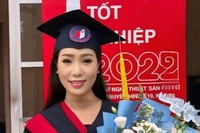 NSƯT Trịnh Kim Chi nhận bằng thạc sĩ ở tuổi U60 