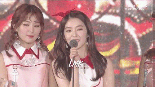 Chỉ trong một tháng, vẻ đẹp xuất chúng của Irene 4 lần gây xôn xao - Ảnh 1 Chi trong mot thang, ve dep xuat chung cua Irene 4 lan gay xon xao - Anh 1
