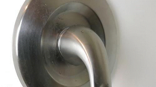 Với loạt mẹo vặt này, nhà tắm của bạn sẽ sạch bóng như khách sạn - Ảnh 5 Voi loat meo vat nay, nha tam cua ban se sach bong nhu khach san - Anh 5