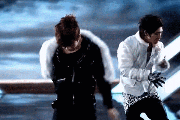 Phì cười với những trang phục kì cục nhất trong các MV Kpop ảnh 11